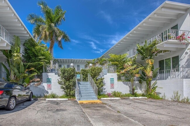 Building Photo - 1520 Lake Ave