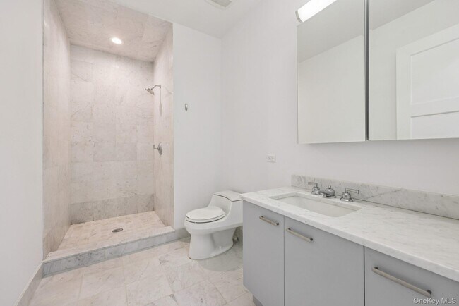 Building Photo - 1 Renaissance Square