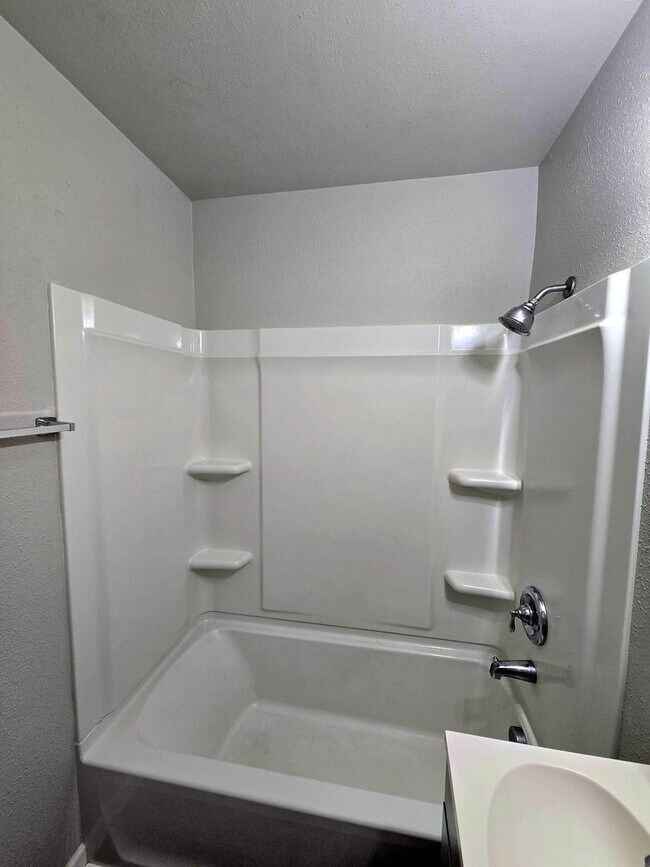 Building Photo - 8420 S Tacoma Way