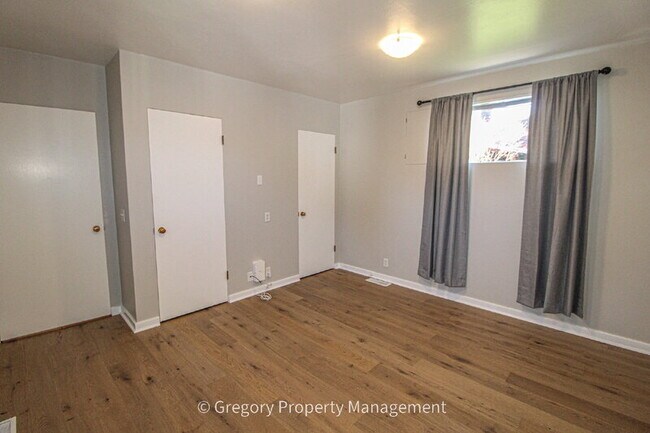 Building Photo - 4418 Colby Ave