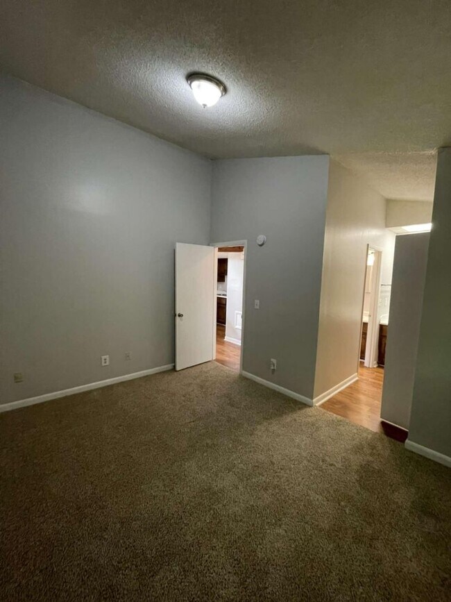 Building Photo - 1 Bedroom Apartment with a Bonus Loft - $7...
