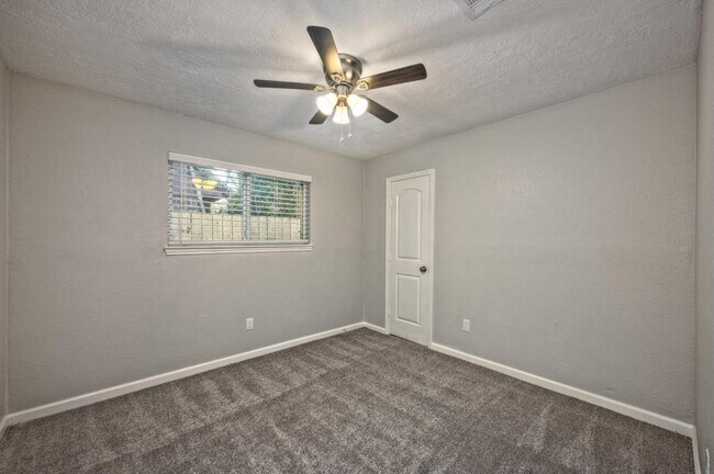 Building Photo - 1219 Gentle Bend Dr