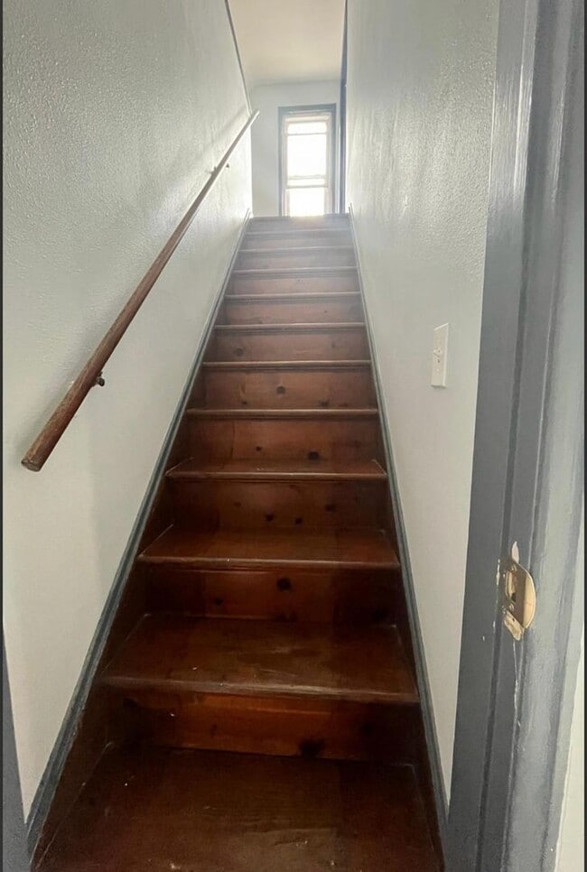 Building Photo - Cute 2 bedroom located on Detroit's East side.