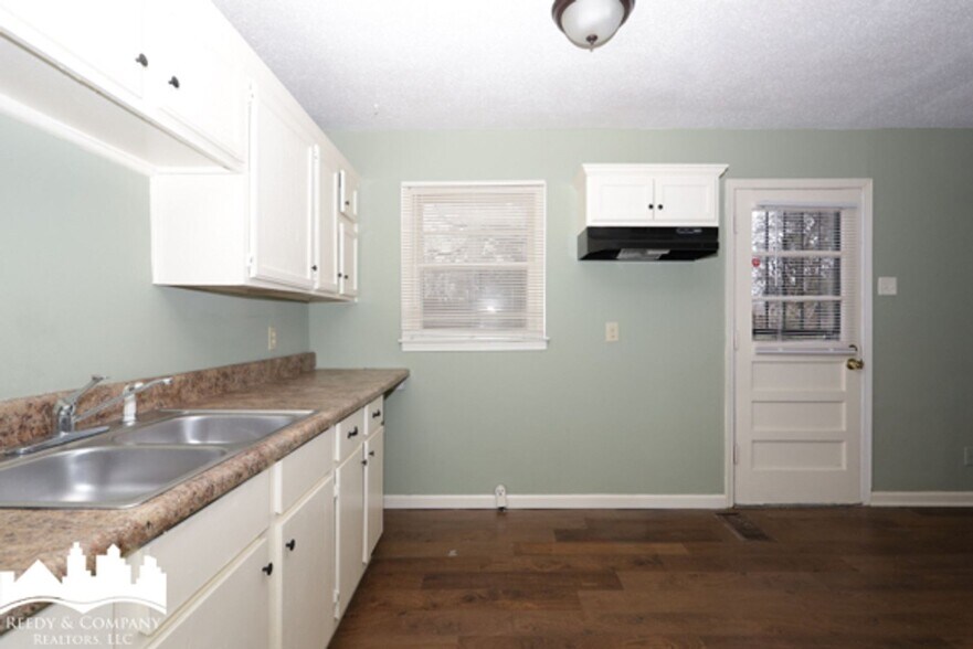 Building Photo - 2474 Corning Ave