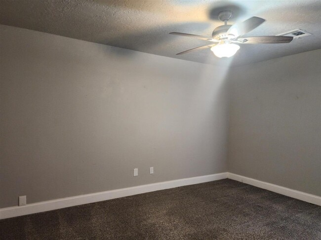 Building Photo - 6808 NW Willow Springs Dr