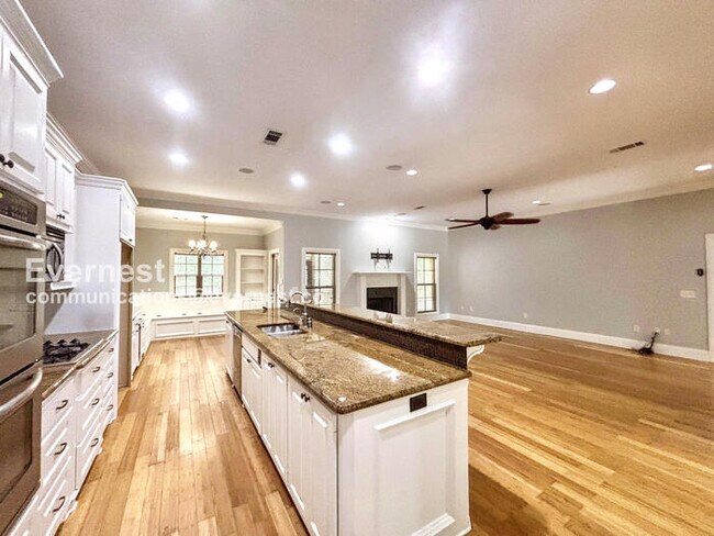 Building Photo - 4-Bedroom Home with Garage / Available Now!