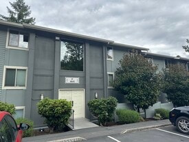 Building Photo - 4641 W Lake Sammamish Pky SE