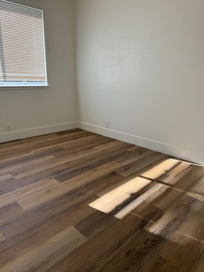 Building Photo - Beautiful Triplex in Ripon