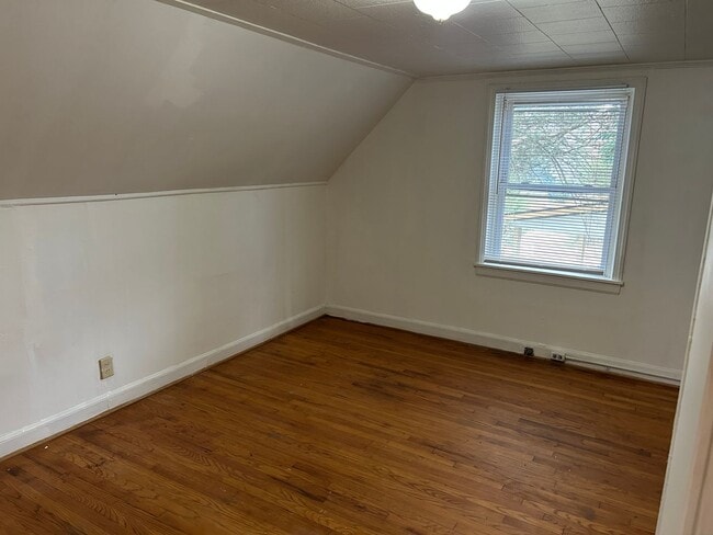 Building Photo - 1005 Nancy Ln SE