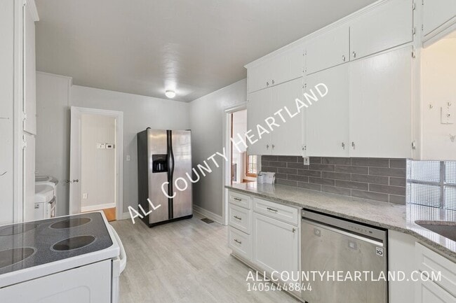 Building Photo - 2433 Cashion Pl