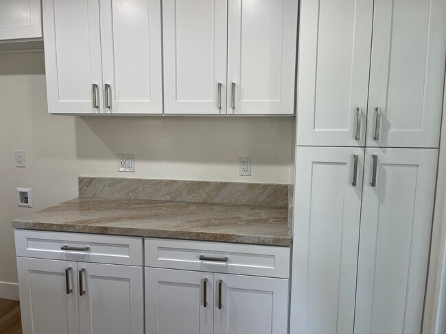 Building Photo - 1147