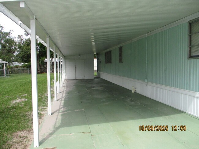 Building Photo - Charming 2-bedroom, 1-bathroom home locate...