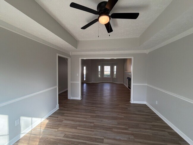 Building Photo - 103 Kestrel Ct SW