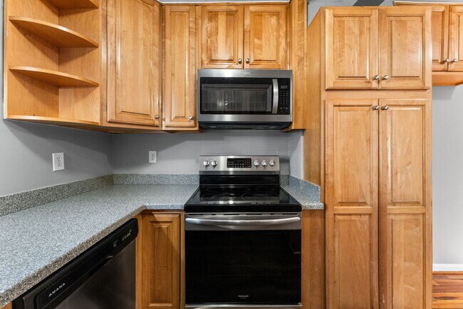 Building Photo - 108 E Magruder St