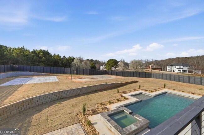 Building Photo - 556 Versailles Dr