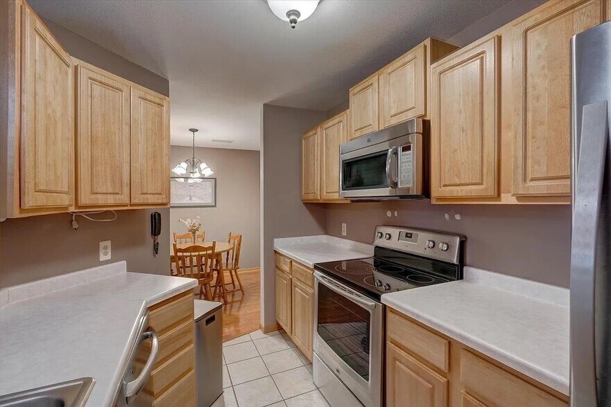 Building Photo - 102 Prairie Heights Dr