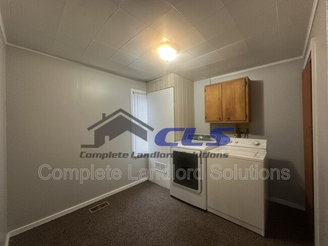 Building Photo - 916 Kussner St