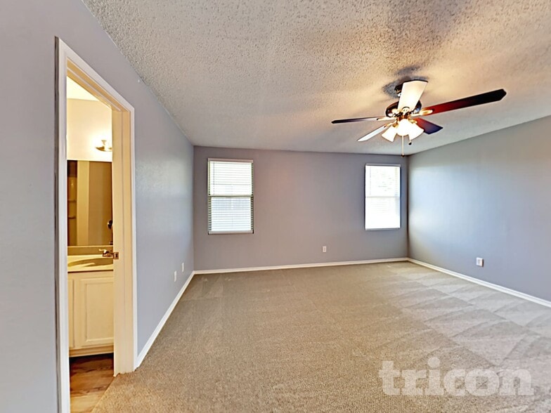Building Photo - 2147 Edgewood Dr