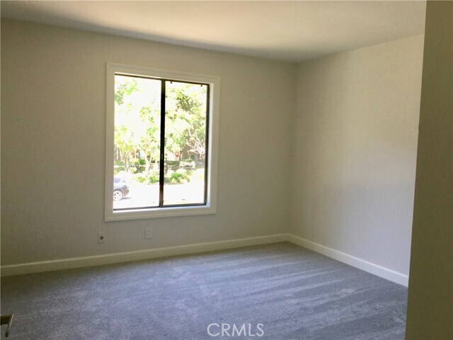 Building Photo - 20 Streamwood
