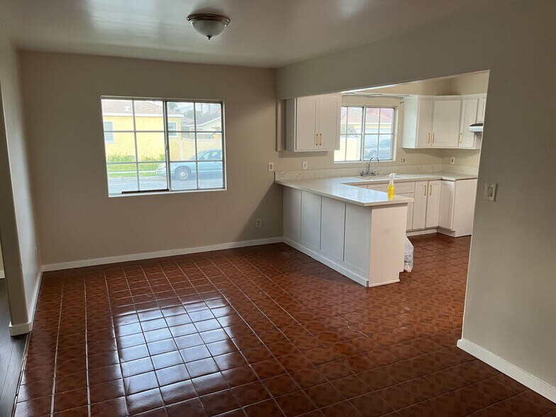 Building Photo - 10408 McNerney Ave