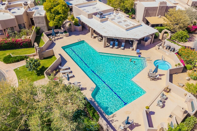Building Photo - 6711 E Camelback Rd