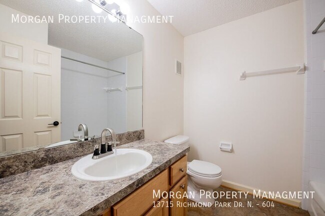 Building Photo - 13715 Richmond Park Dr N