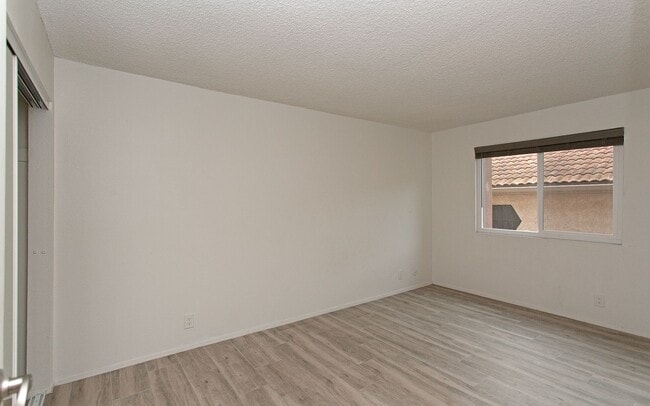 Building Photo - Condo on Beautiful Carlsbad Lagoon!!