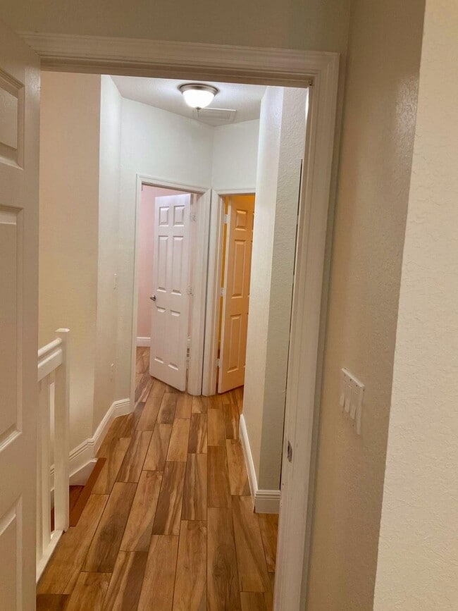 Building Photo - 6639 Hidden Cove Dr