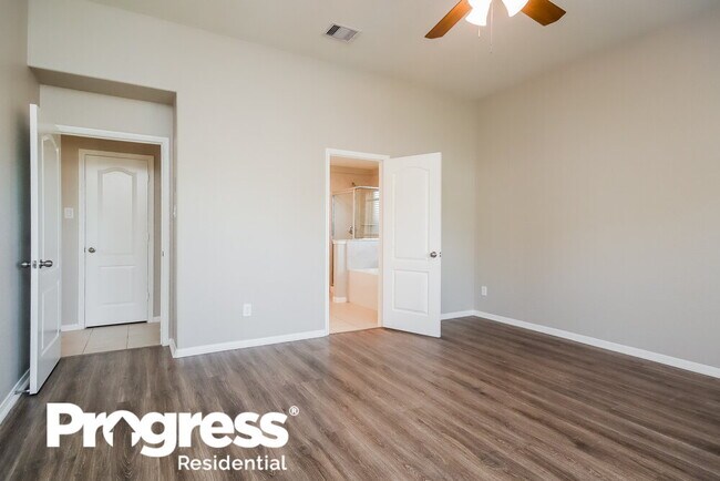 Building Photo - 5107 Gulf Stream Ln