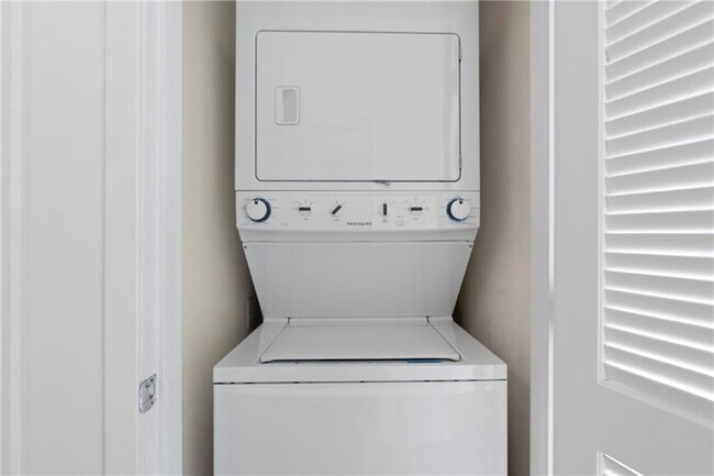 Building Photo - 860 Peachtree St NE