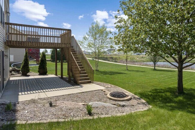 Building Photo - 260 N Mallard Dr