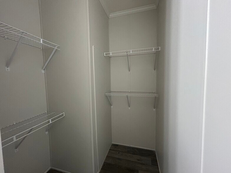 Building Photo - 29 S Hill Dr