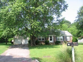Building Photo - Best Neighborhood in Nashville!