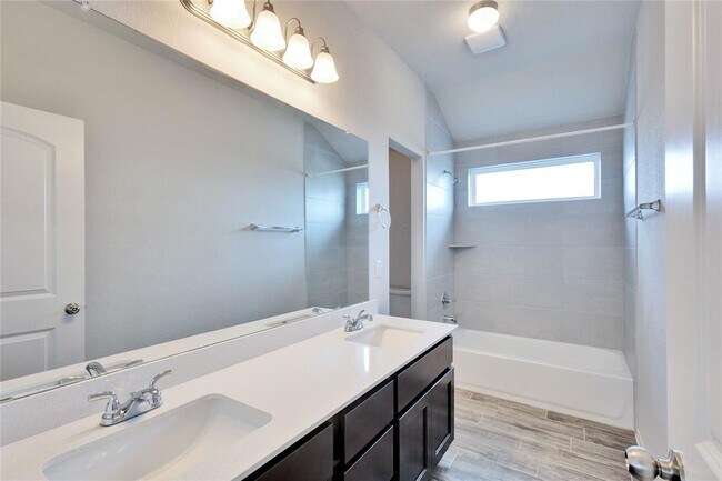 Building Photo - 1105 Burin Dr