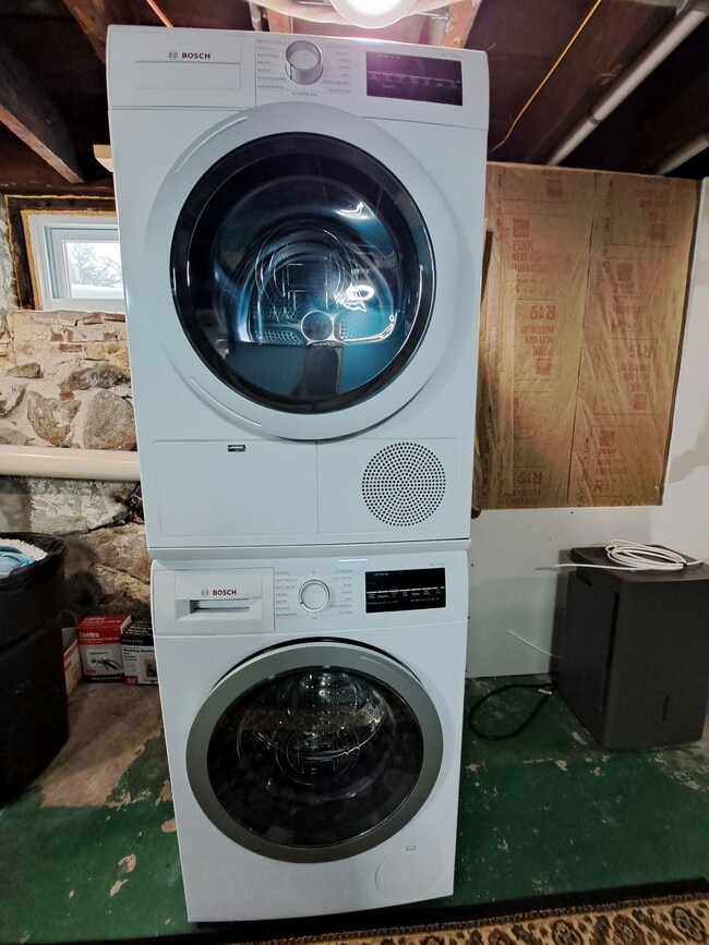 Building Photo - 14 Roy St