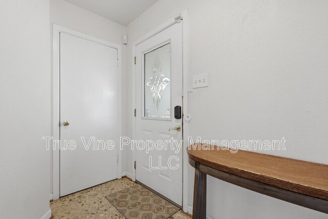 Building Photo - 2423 W Gramercy Pl