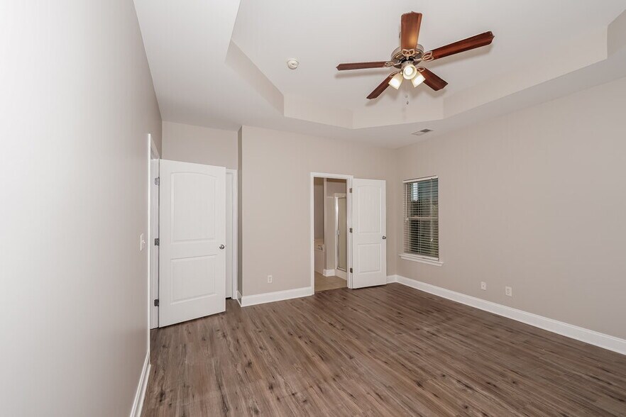 Building Photo - 1140 Overlook Dr