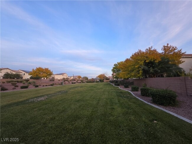 Building Photo - 909 E Malibu Sands Ave