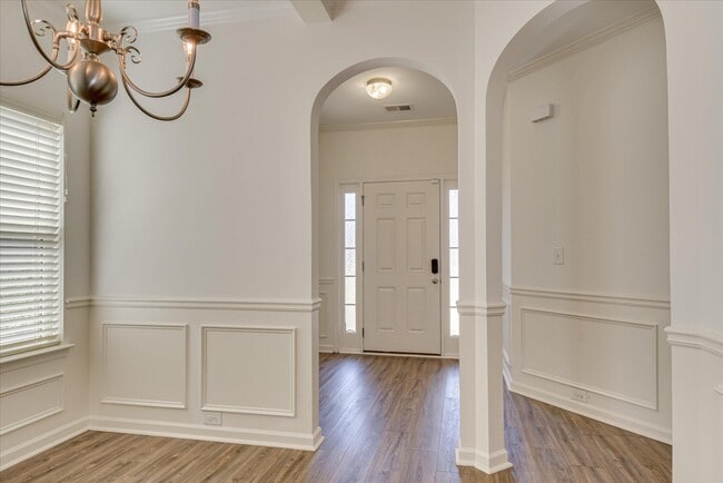 Building Photo - 476 Lory Ln