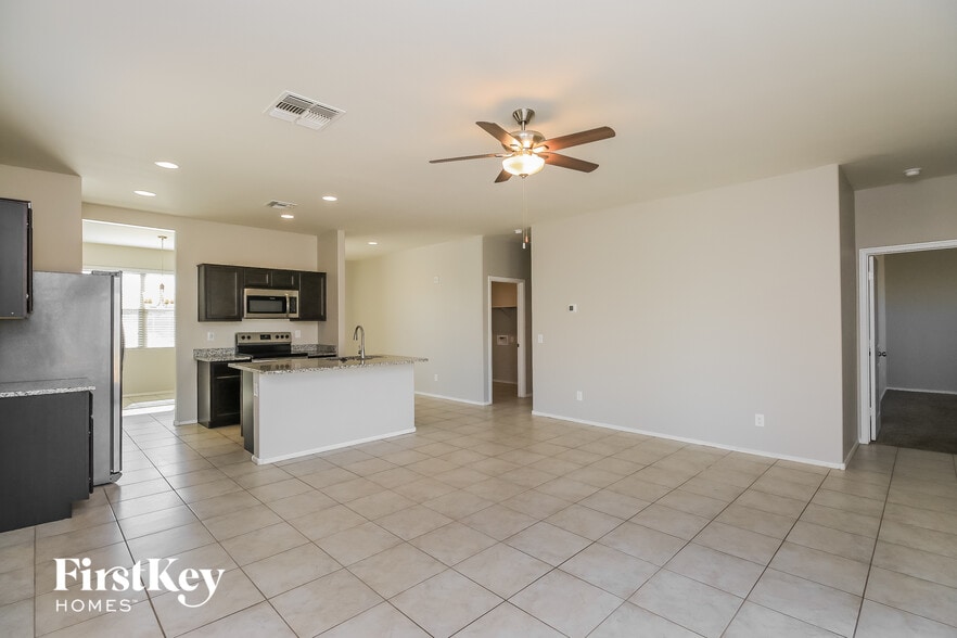 Building Photo - 11148 E Sunflower Ct