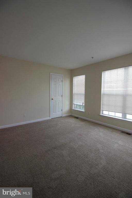 Building Photo - 622 Sprite Way