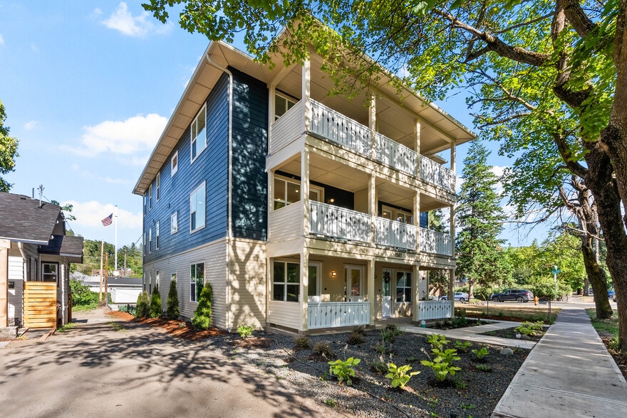 Building Photo - Manito 6