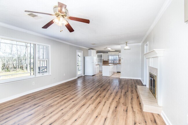 Building Photo - 1007 E Main St