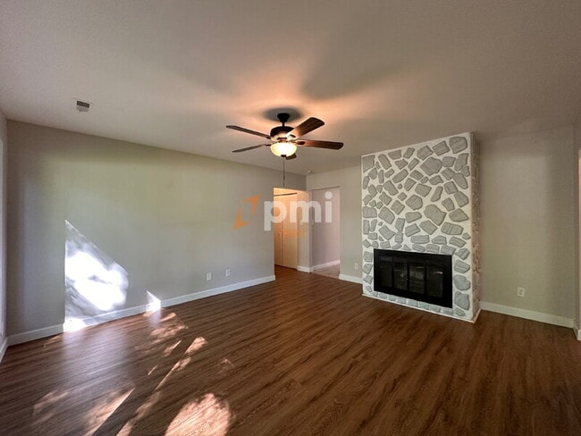 Building Photo - 613 Southwind Dr
