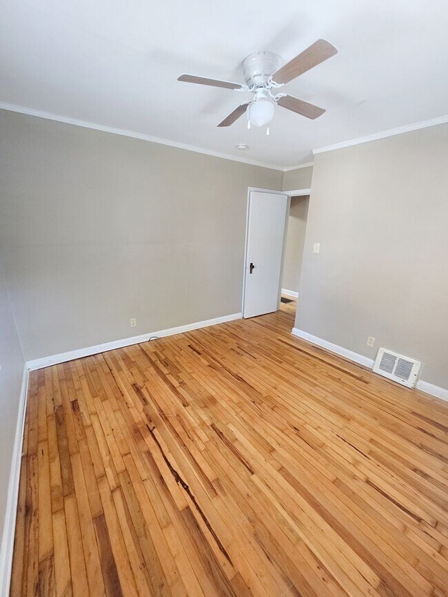 Building Photo - 5824 Grand Ave