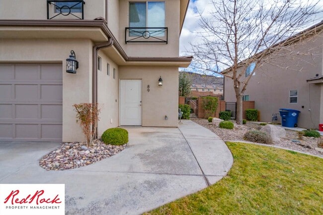 Building Photo - Spacious 4 Bedroom, 2.5 Bathroom Centrally...