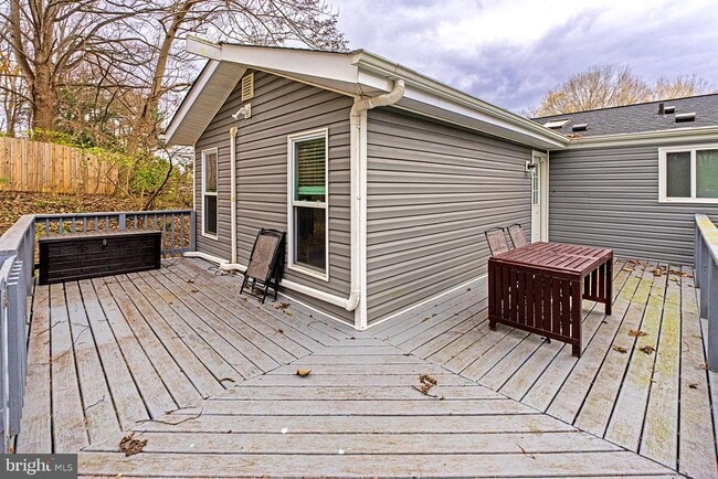 Building Photo - 9705 Locust Hill Dr