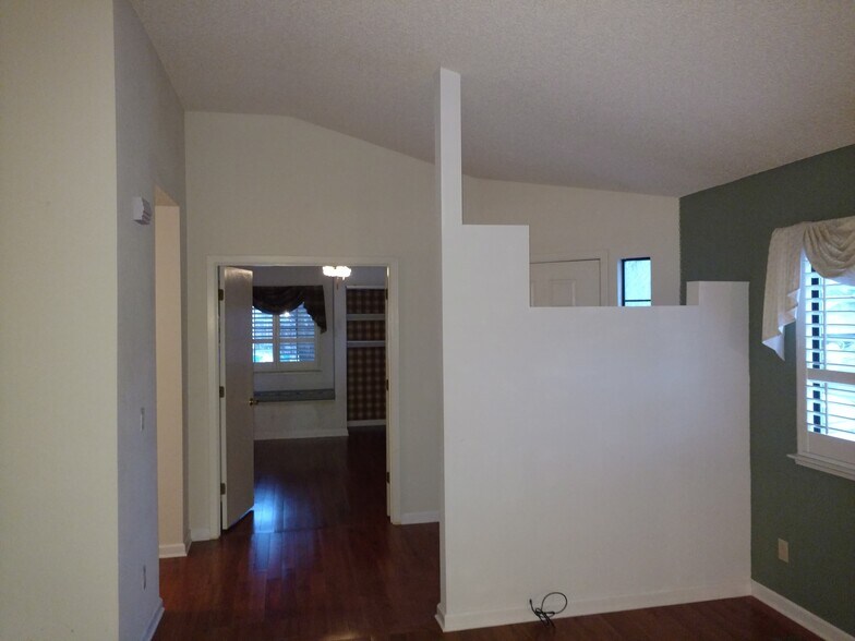 Entrance - 1092 McGee Drive