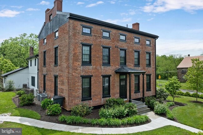 Building Photo - 2406 Upper Ridge Rd