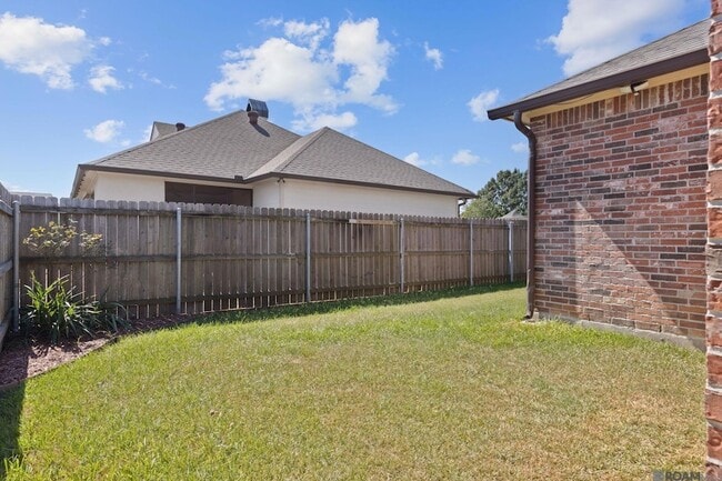 Building Photo - 100 Flora Springs Dr